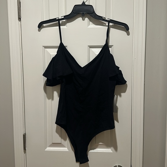 NEW w/tags Black cold shoulder XL body suit with ruffle sleeve - Picture 5 of 7